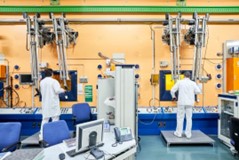Looking through the wall. Virtual reality for remote handing of radioactive samples in hot cells