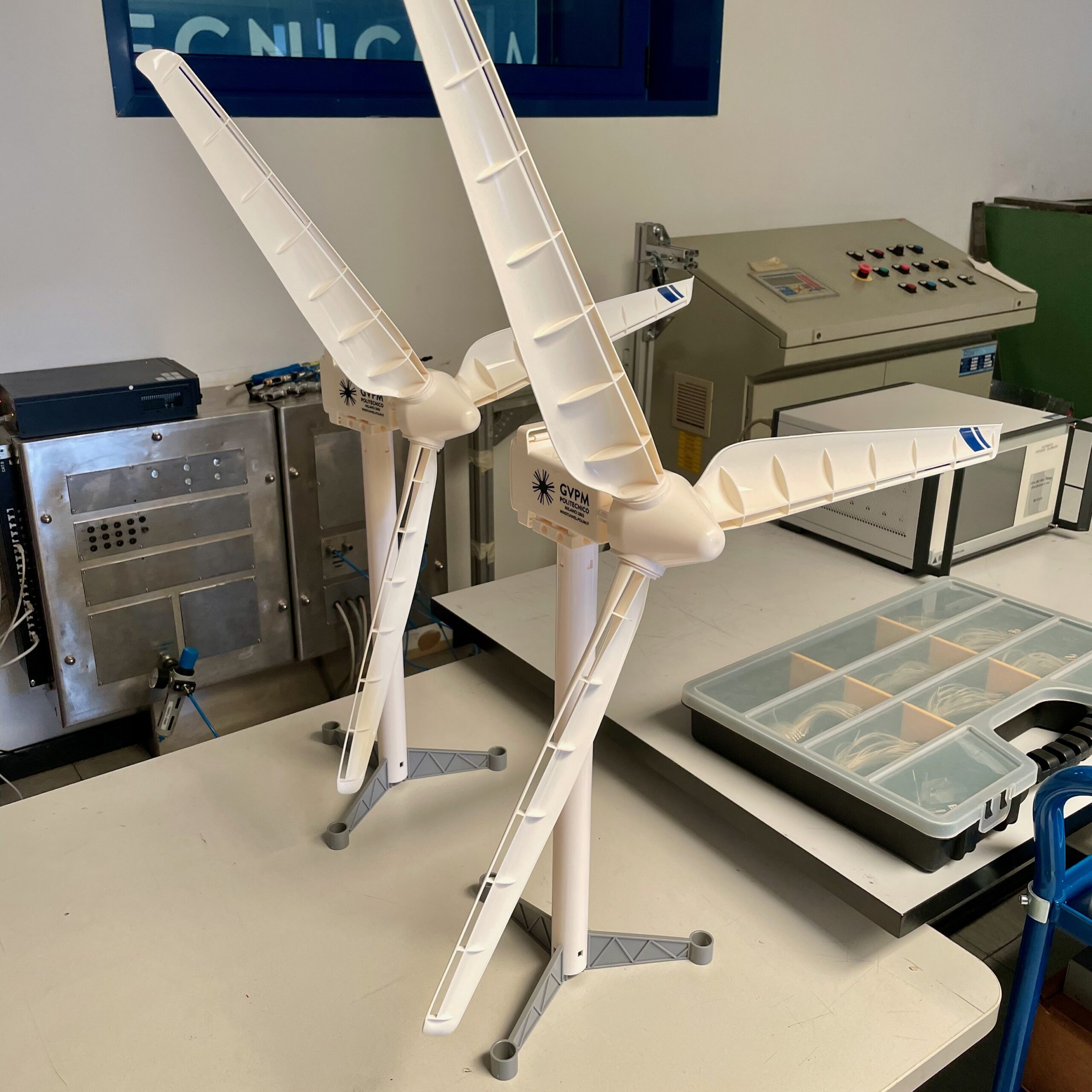 From Students to Students: a hands-on aeroelastic wind turbine laboratory platform